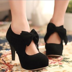Vintage bow platform pumps